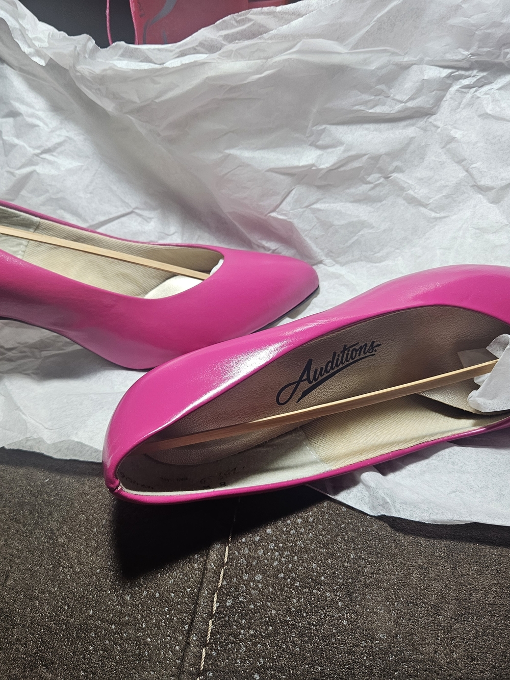 Auditions Women's Bright Pink Pointed-Toe Pumps